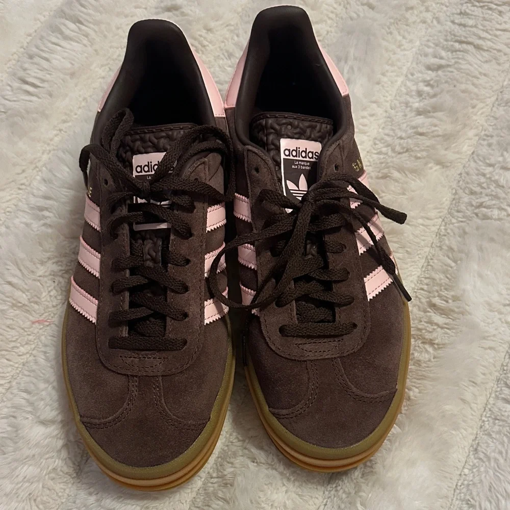 Adidas Women's Chocolate and Blush Sneakers gazelle bold - Picture 1 of 6